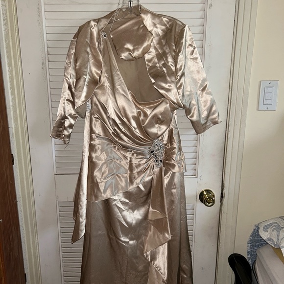 Mary’s Bridals Modern Maid Collection Dress with jacket and small purse - Picture 1 of 12